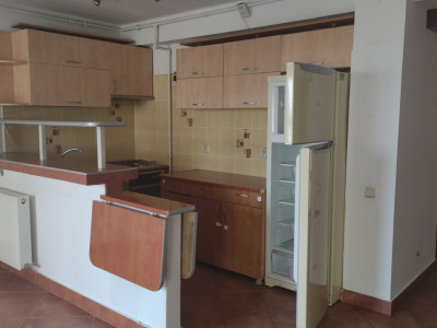 Apartament 3 camere ,suprafata 74 mp ,zona Buna ziua