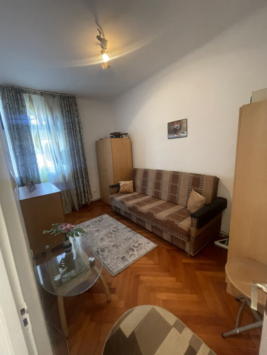 Casa de vanzare-3 camere, 72 mp utili, Piata 1 Mai 