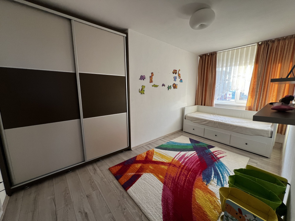 Apartament cu 3 camere, parcare, zona Somesului