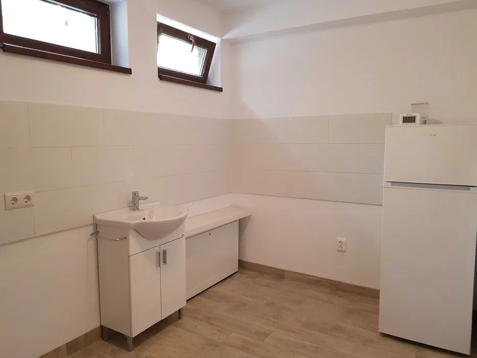 Spatiu comercial 2 camere 80mp, nemobilat, finisat, 2 parcari, zona Buna-Ziua