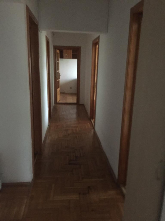 Apartament cu 4 camere decomandate, bloc cu lift, zona Piata Flora