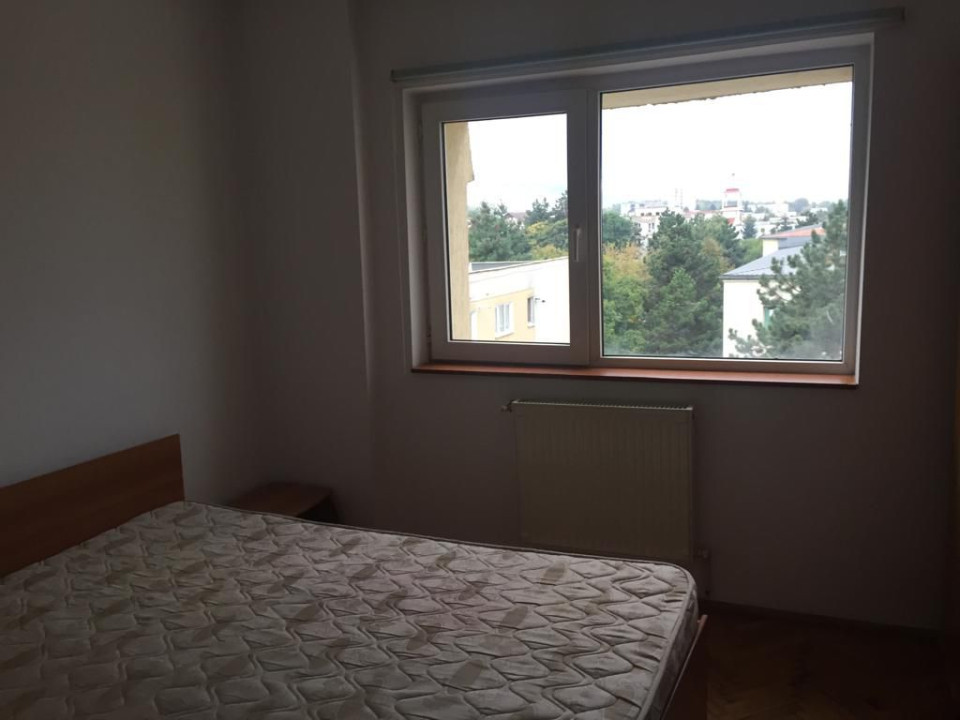 Apartament cu 4 camere decomandate, bloc cu lift, zona Piata Flora