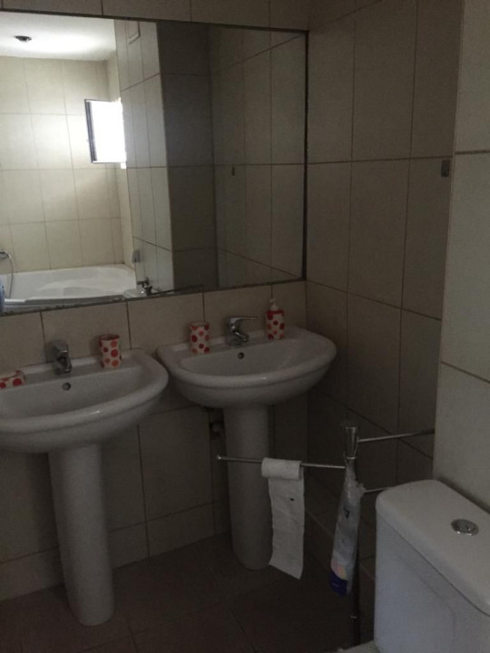 Apartament cu 4 camere decomandate, bloc cu lift, zona Piata Flora