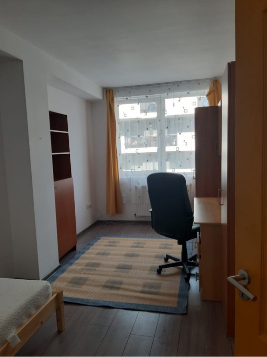 Apartament  3camere suprafata de 58 mp zona Portelanul