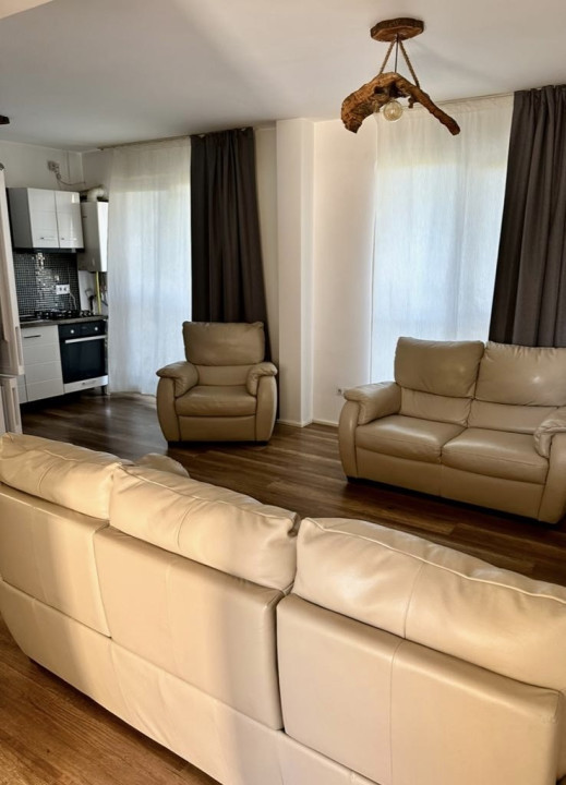 Apartament cu doua intrari, 80 mp, 3 camere, Zona Tineretului