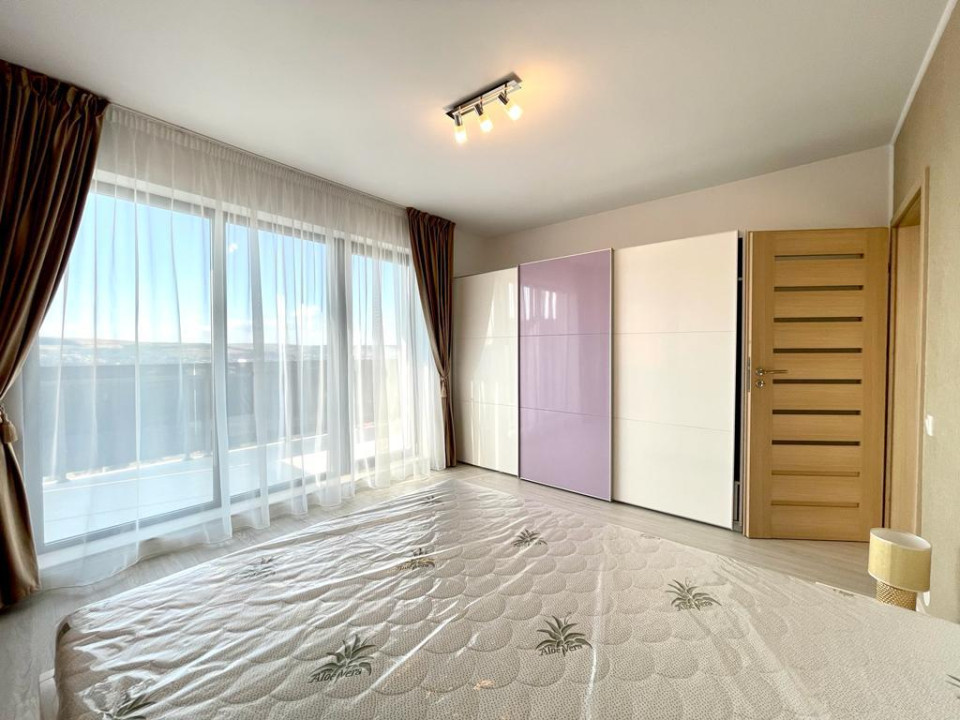 Apartament de 4 camere, 105 mp, terasa 30 mp, zona Observator