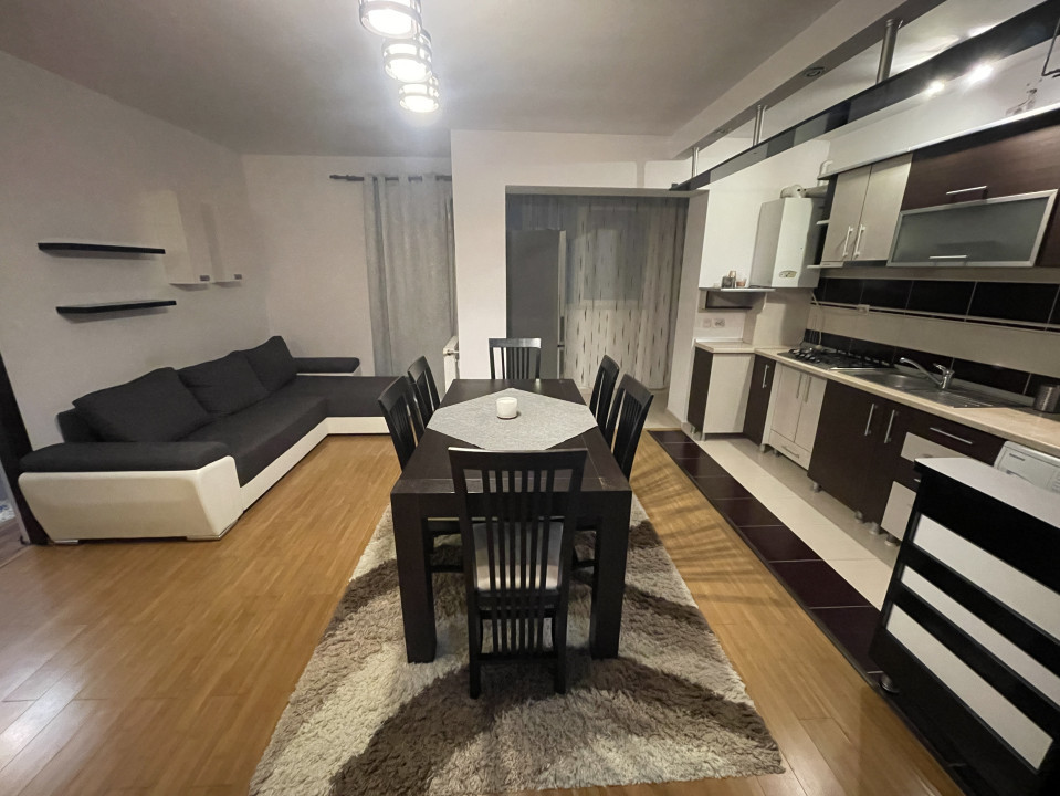 Apartament de 3 camere, Semidecomandat, Zona Florilor