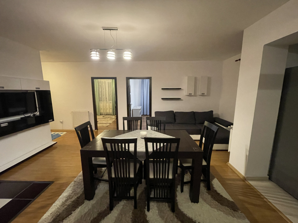 Apartament de 3 camere, Semidecomandat, Zona Florilor