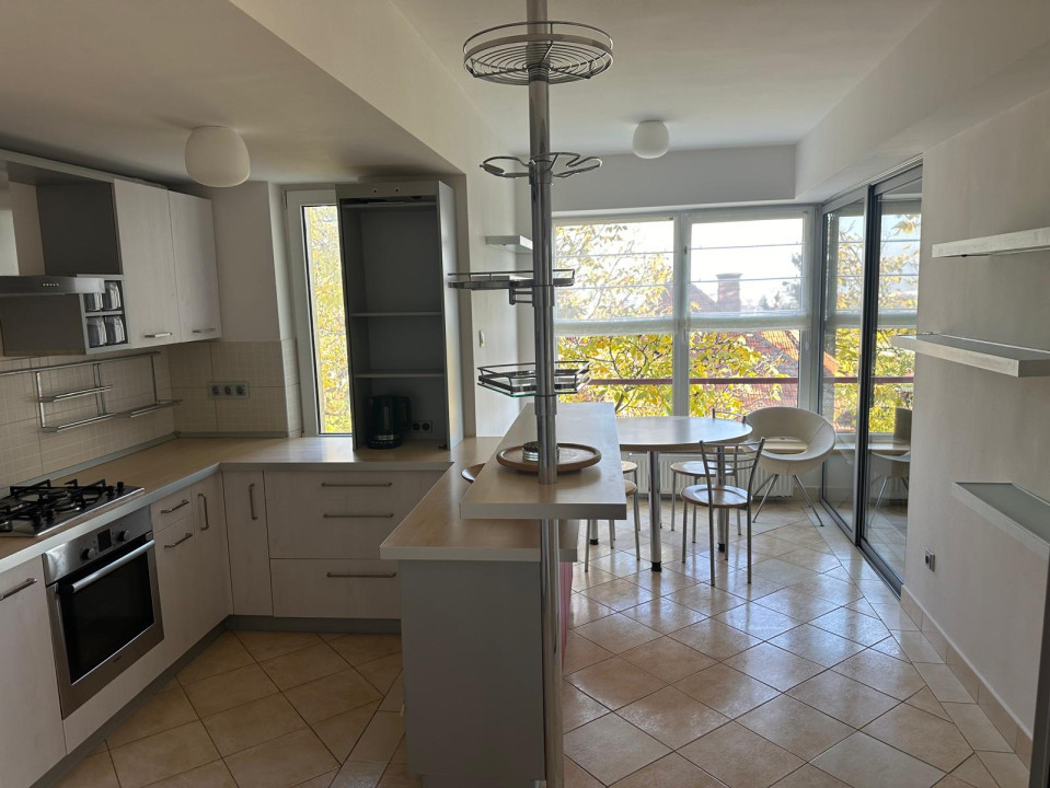 Apartament 4 camere, 174 mp utili, etaj 2, parcare, cartier Andrei Muresanu