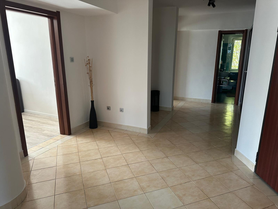 Apartament 4 camere, 174 mp utili, etaj 2, parcare, cartier Andrei Muresanu