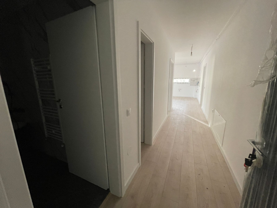 Apartament de 3 camere, Finisat, Parcare, TVA inclus, Terasa, Zona Eroilor.