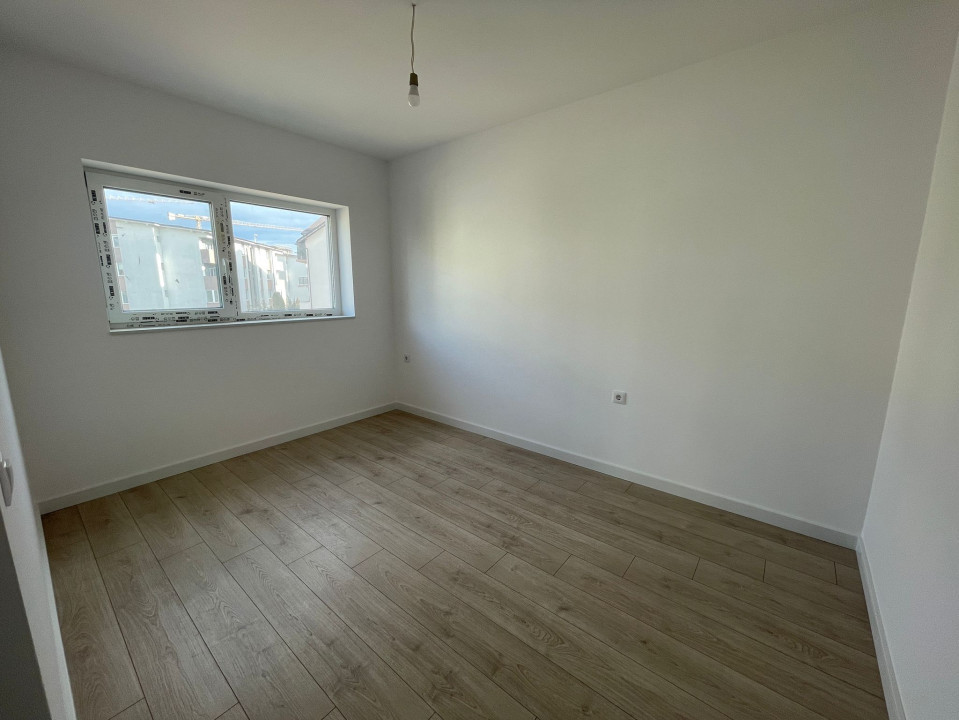 Apartament de 3 camere, Finisat, Parcare, TVA inclus, Terasa, Zona Eroilor.