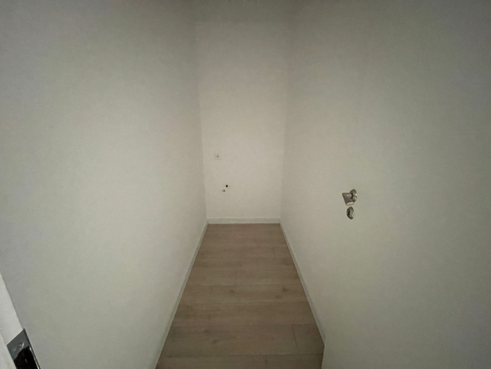 Apartament de 3 camere, Finisat, Parcare, TVA inclus, Terasa, Zona Eroilor.