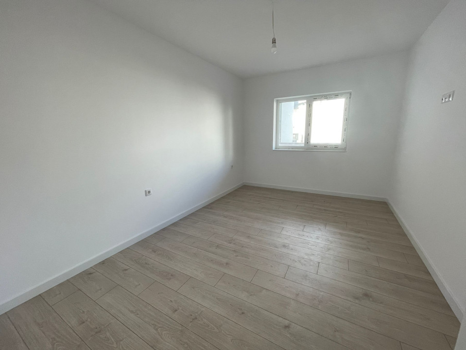 Apartament de 3 camere, Finisat, Parcare, TVA inclus, Terasa, Zona Eroilor.