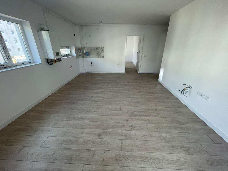 Apartament de 3 camere, Finisat, Parcare, TVA inclus, Terasa, Zona Eroilor.