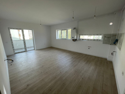 Apartament de 3 camere, Finisat, Parcare, TVA inclus, Terasa, Zona Eroilor.