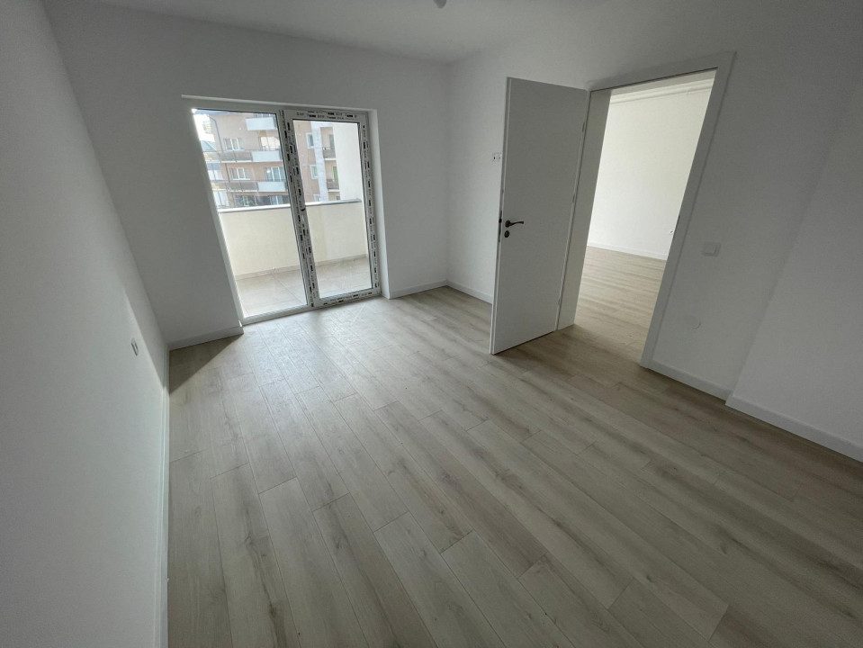 Apartament de 3 camere, Finisat, Parcare, TVA inclus, Terasa, Zona Eroilor.