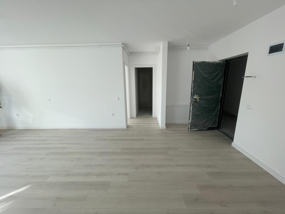 Apartament de 3 camere, Finisat, Parcare, TVA inclus, Terasa, Zona Eroilor.