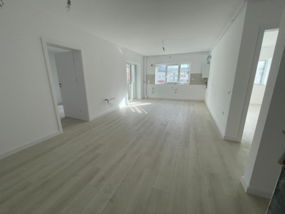 Apartament de 3 camere, Finisat, Parcare, TVA inclus, Terasa, Zona Eroilor.