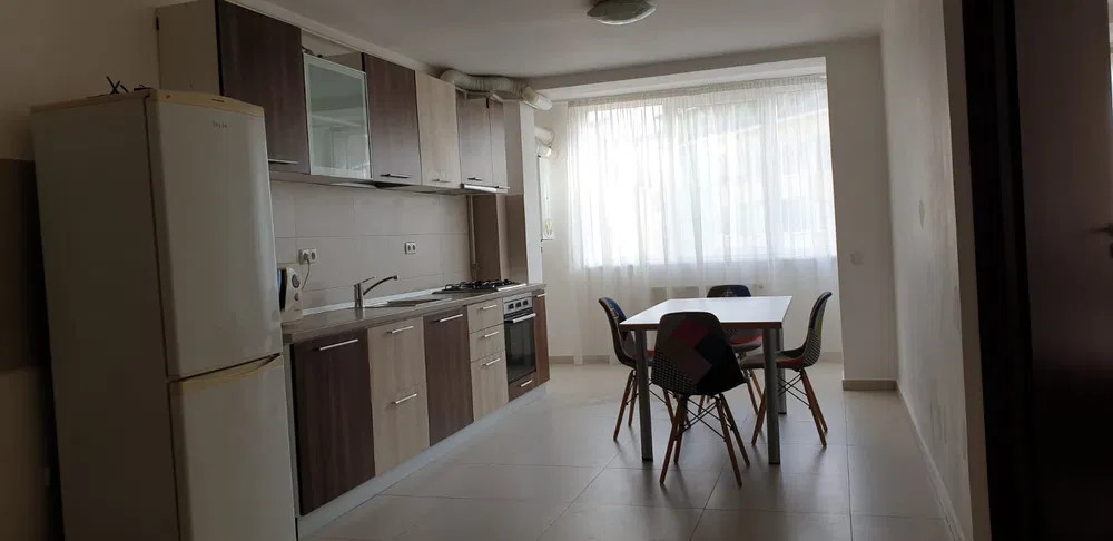 Apartament cu 2 camere, 64 mp, parcare, zona Florilor