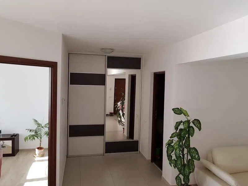 Apartament cu 2 camere, 64 mp, parcare, zona Florilor