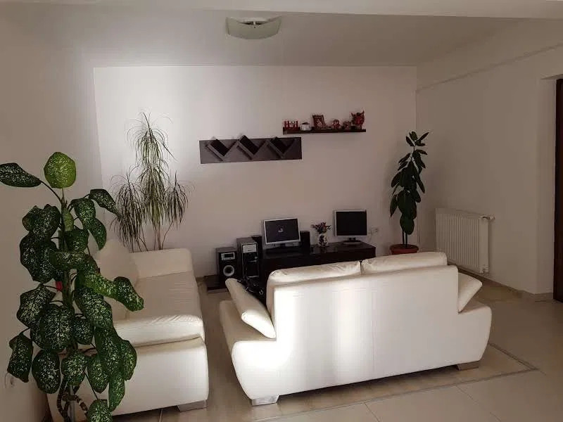 Apartament cu 2 camere, 64 mp, parcare, zona Florilor