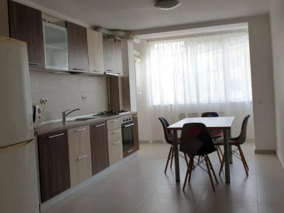 Apartament cu 2 camere, 64 mp, parcare, zona Florilor