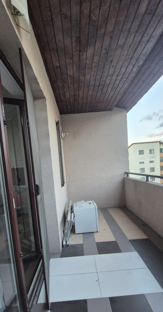 Apartament de 3 camere, garaj, balcon zona Terra