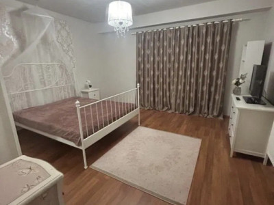 Apartament cu 3 camere, 68 mp, balcon, zona Primariei