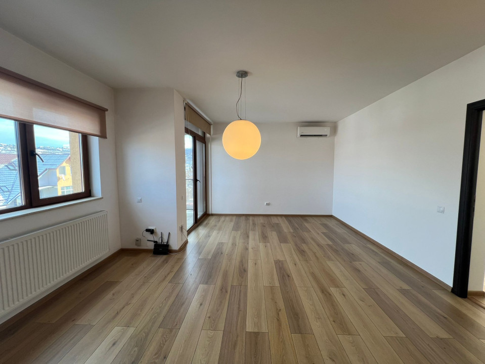 Apartament de 3 camere, 76 mp, finisat , parcare, zona Campului