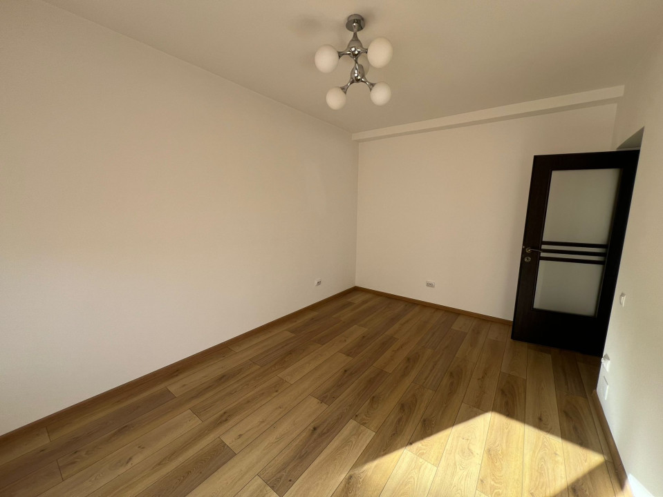 Apartament de 3 camere, 76 mp, finisat , parcare, zona Campului