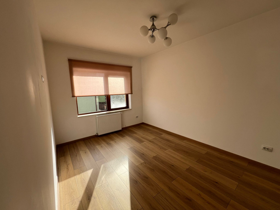 Apartament de 3 camere, 76 mp, finisat , parcare, zona Campului