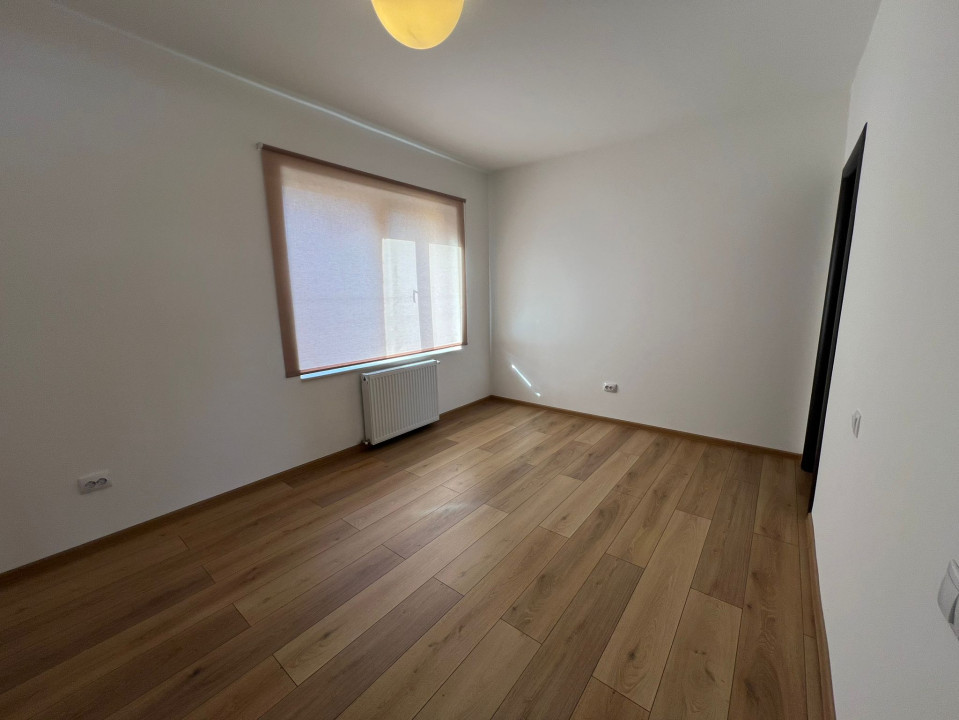 Apartament de 3 camere, 76 mp, finisat , parcare, zona Campului