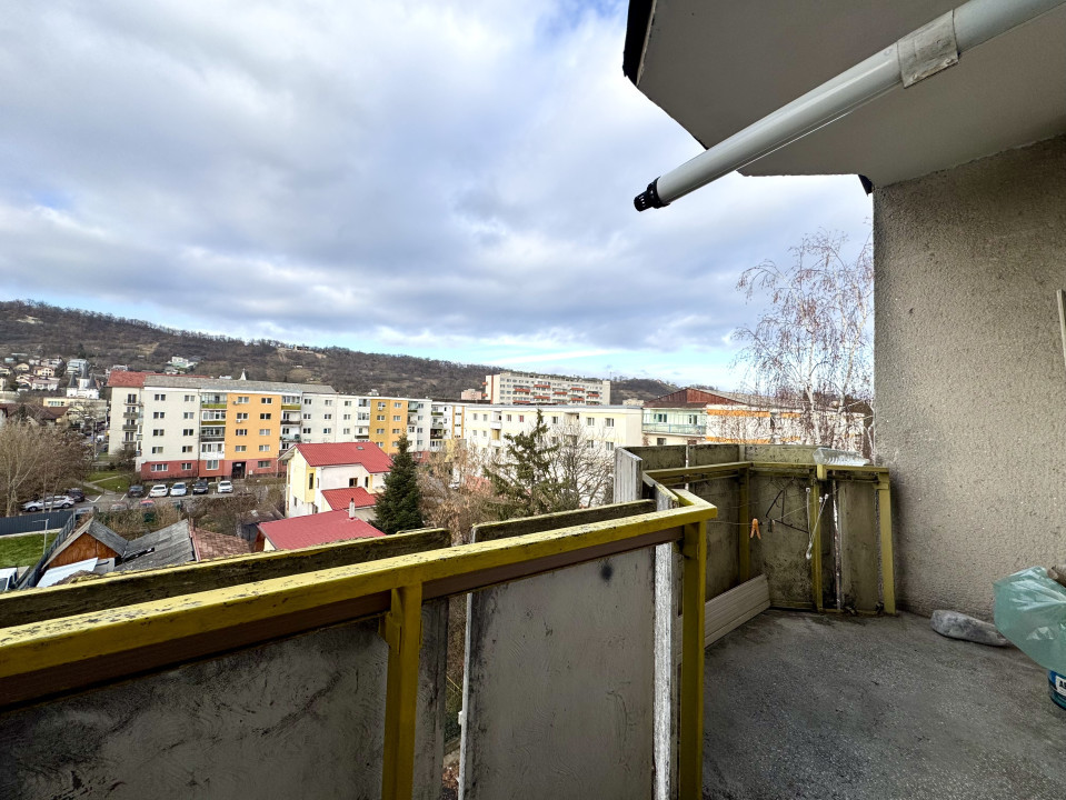 Apartament 4 camere, 96 mp, 3 balcoane, 2 băi, zona Plaja Grigorescu