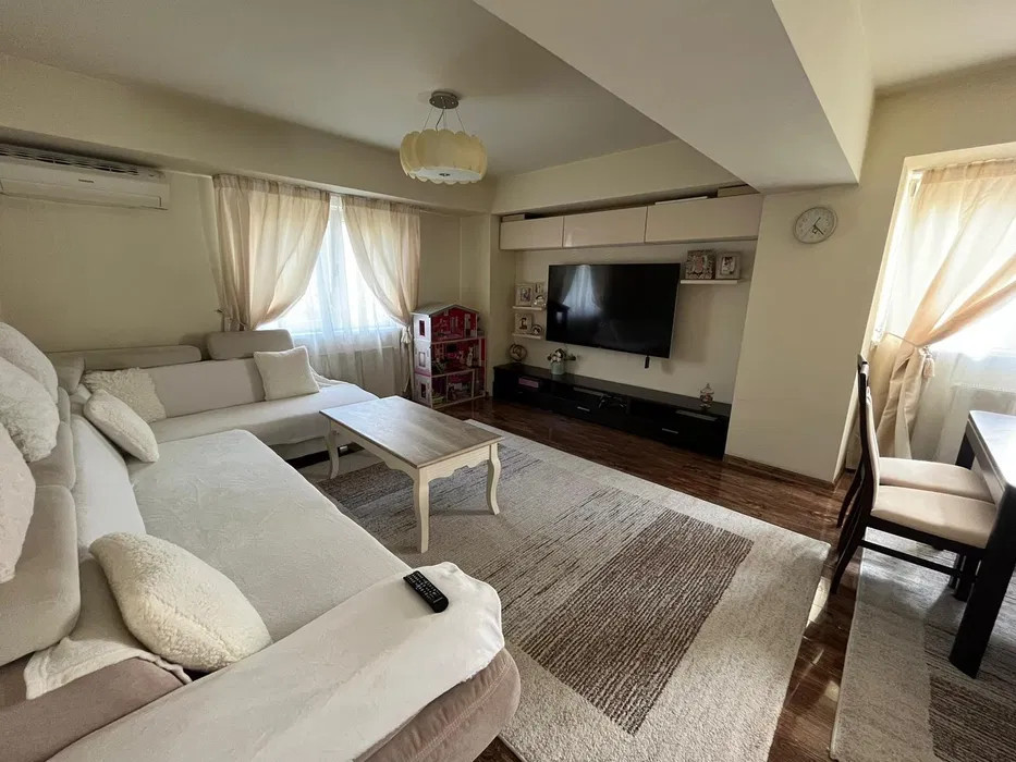 Apartament 3 camere, 81 mp utili, etajul 1, zona Pieței Cipariu