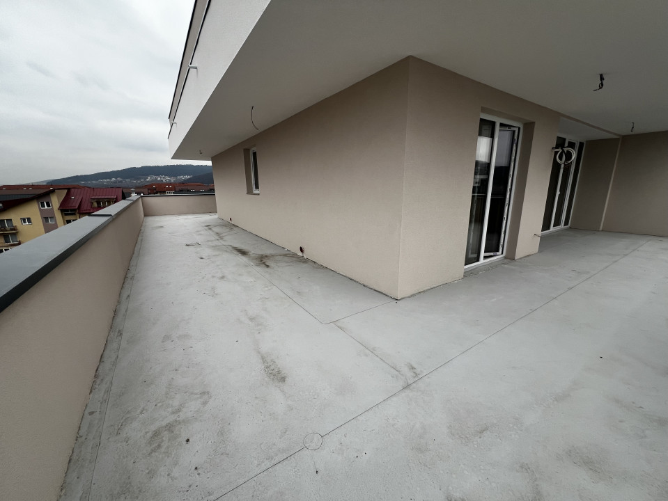 Penthouse de 3 camere, 81.5 mp utili, 104 mp terasa, Zona Cetatii