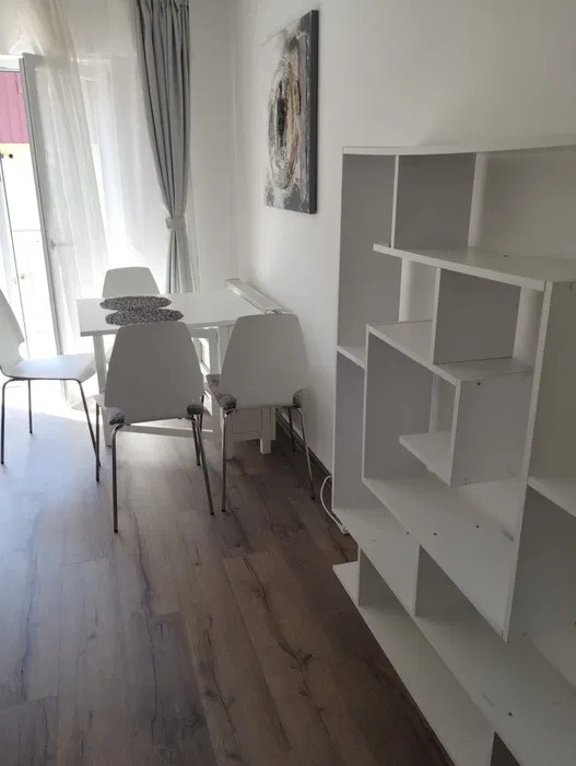 Apartament cu 2 camere, 40 mp, balcon, zona Stejarului