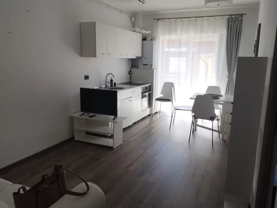 Apartament cu 2 camere, 40 mp, balcon, zona Stejarului