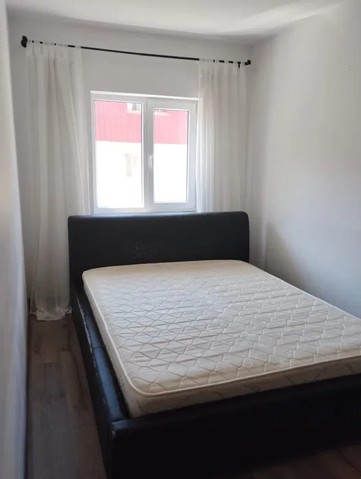 Apartament cu 2 camere, 40 mp, balcon, zona Stejarului