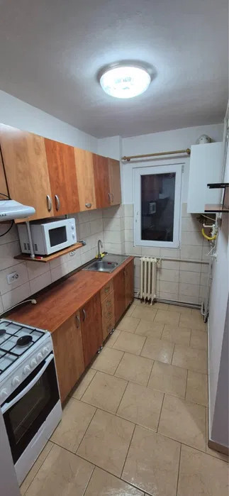 Apartament 3 camere decomandate, etaj intermediar, zona Profi Grigorescu