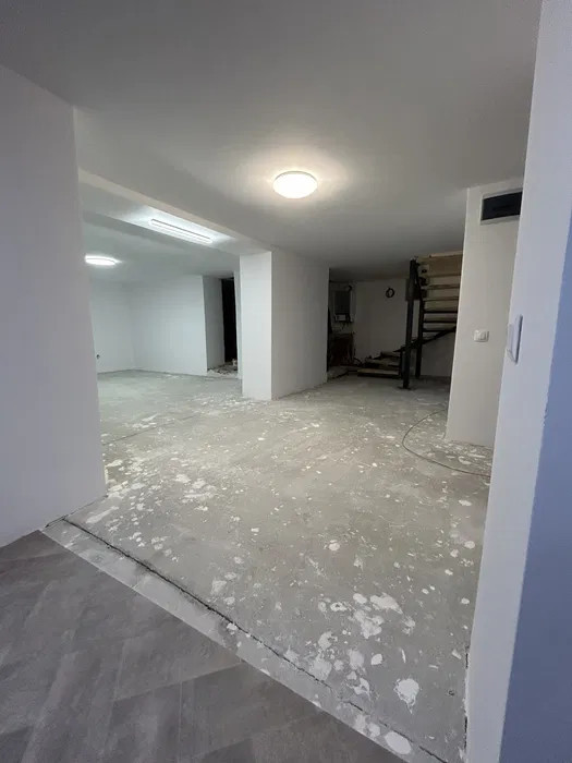 Casa individuala de 4 camere, 150mp, renovata, terasa, curte, garaj, zona Baciu