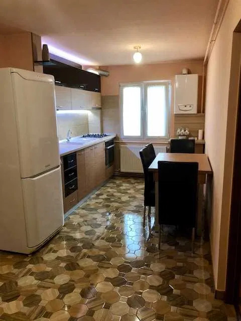 Apartament 3 camere de inchiriat, parcare, cartier Manastur 