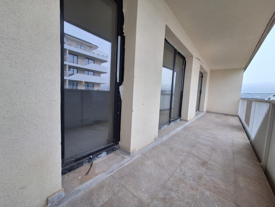 Apartament semifinisat, cu CF, balcon, zona Eroilor