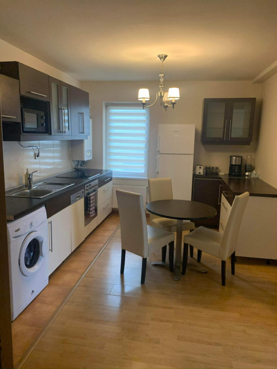 Apartament de 2 camere decomandate, zona Florilor