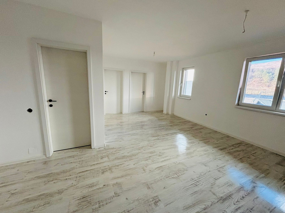 Apartament de 3 camere, 52 mp, Finisat, Parcare, Zona Tineretului