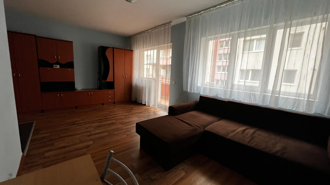 Apartament cu o camere 34.4 mp plus balcon etaj intermediar Stejarului 