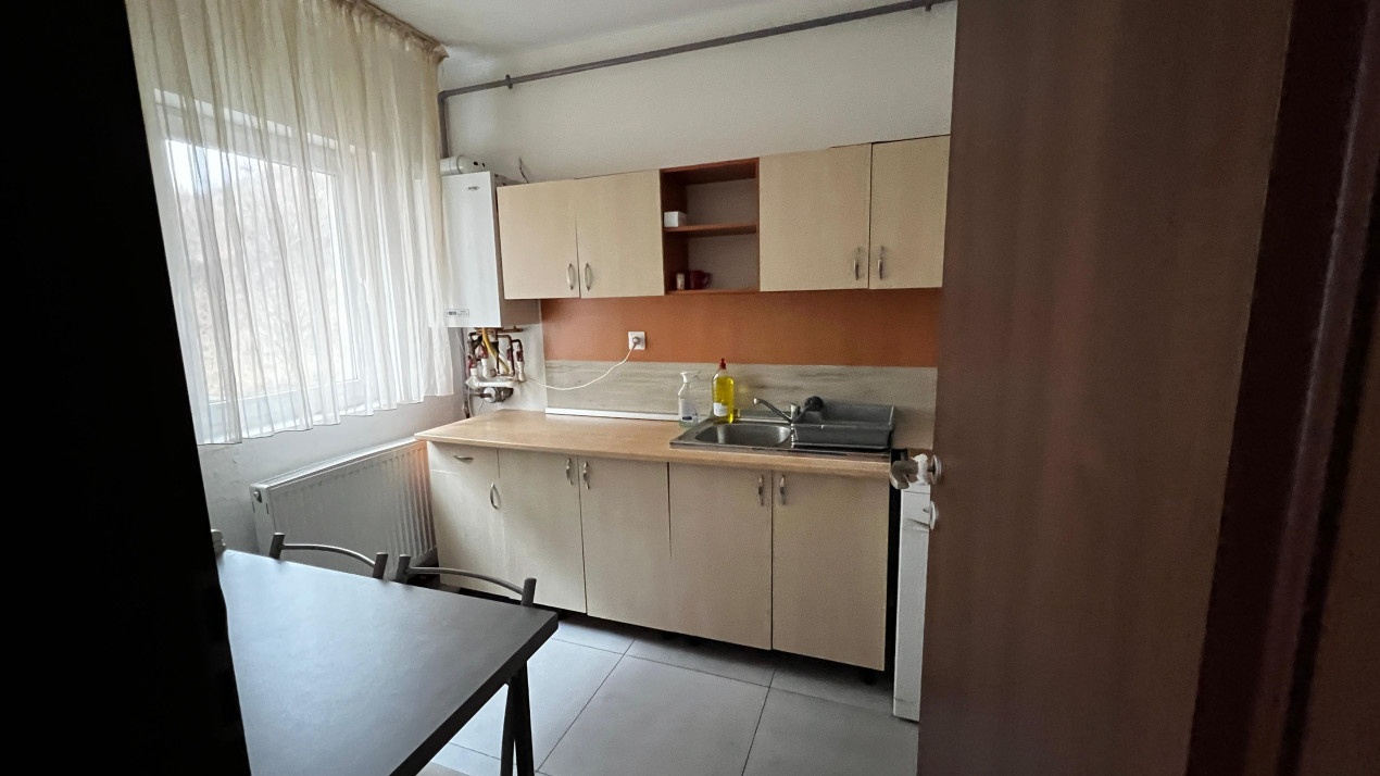 Apartament cu o camere 34.4 mp plus balcon etaj intermediar Stejarului 