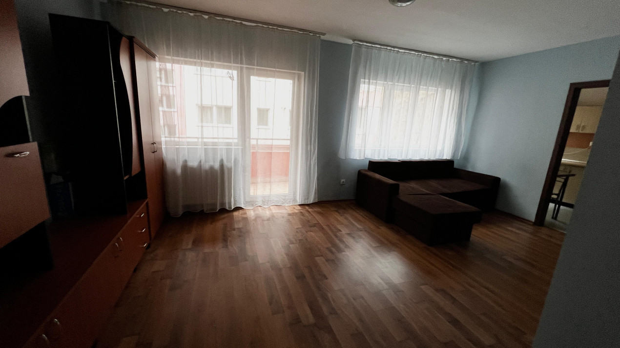 Apartament cu o camere 34.4 mp plus balcon etaj intermediar Stejarului 