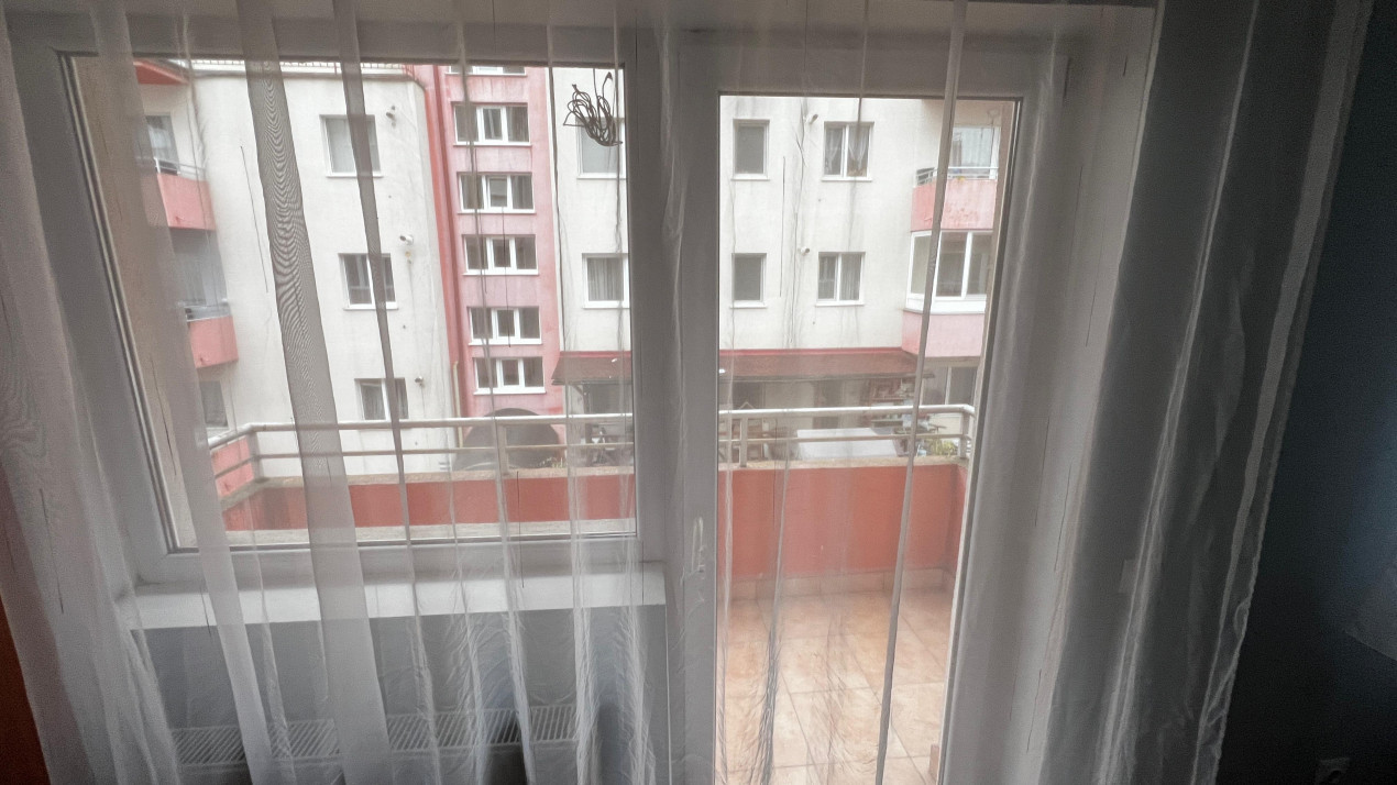 Apartament cu o camere 34.4 mp plus balcon etaj intermediar Stejarului 