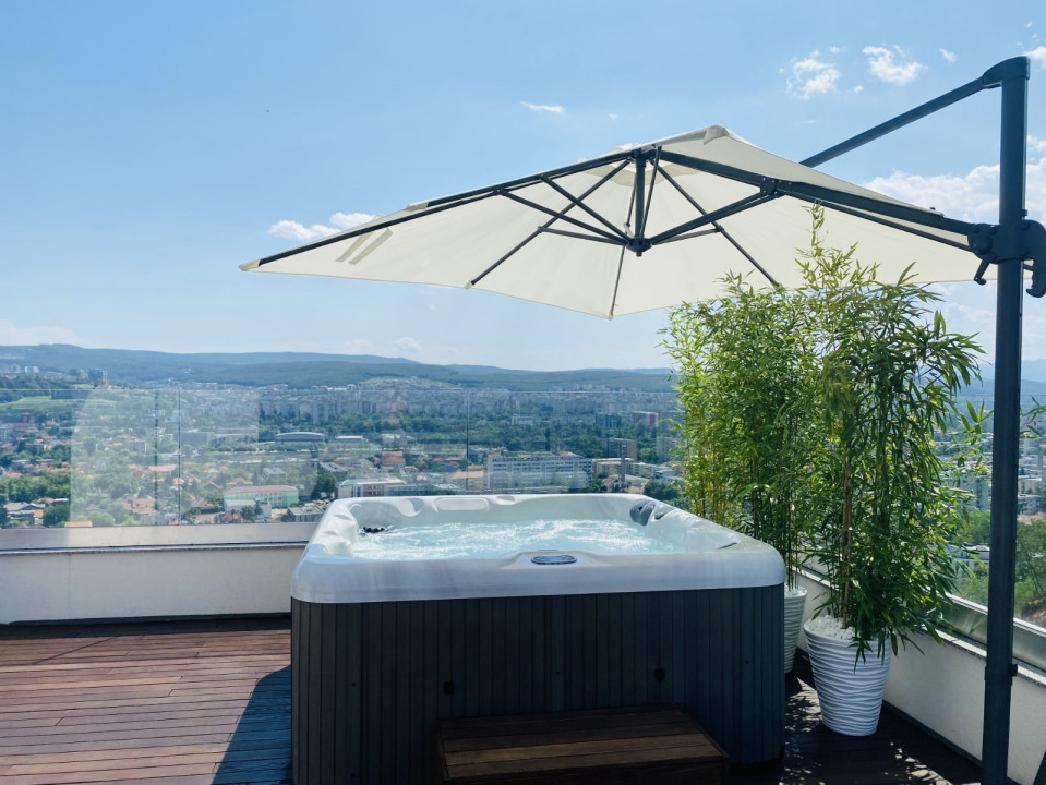 Penthouse de inchiriat cu pergola și jacuzzi, 90mp+80mp terasa, zona Gruia